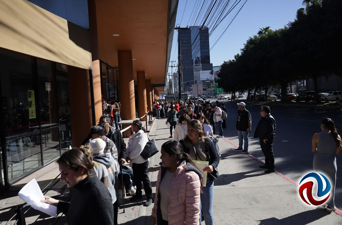 Largas filas de tijuanenses, para visas a Estados Unidos