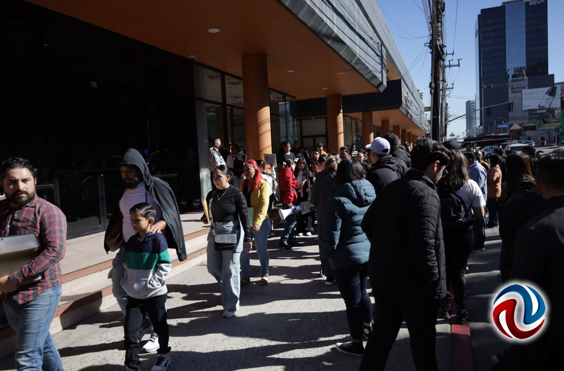 Largas filas de tijuanenses, para visas a Estados Unidos