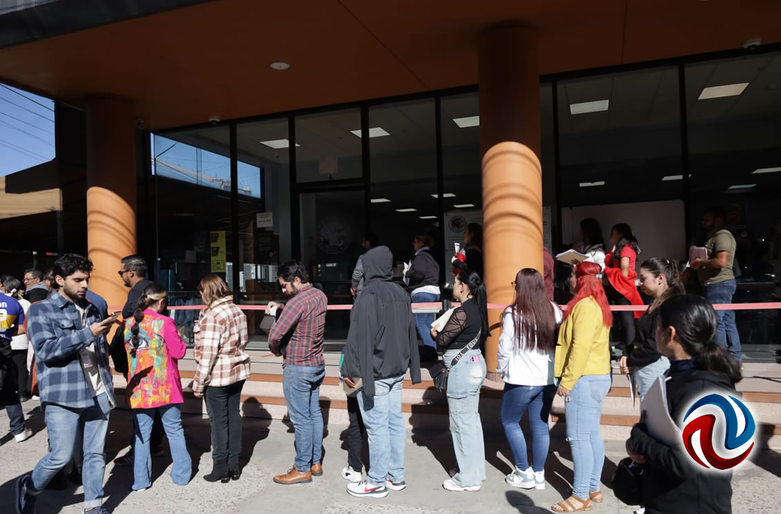 Largas filas de tijuanenses, para visas a Estados Unidos