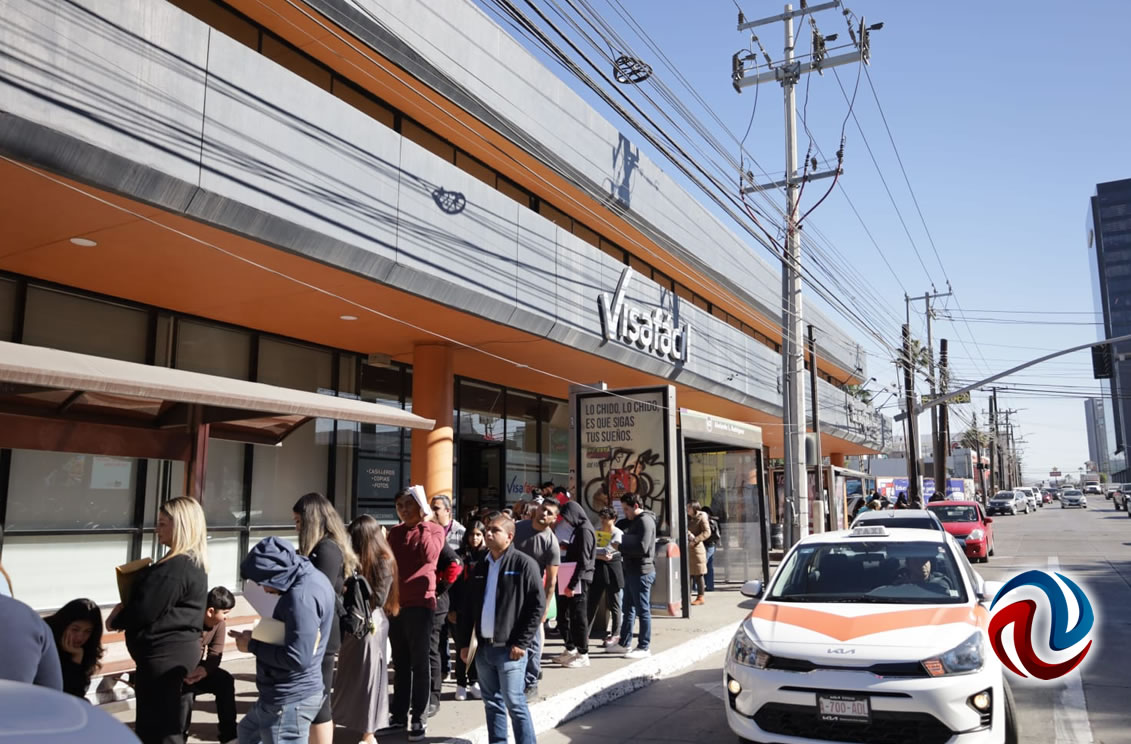 Largas filas de tijuanenses, para visas a Estados Unidos