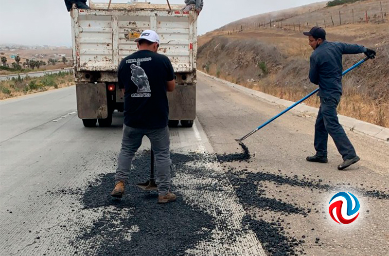 Realizan limpieza y bacheo en las inmediaciones de Popotla 
