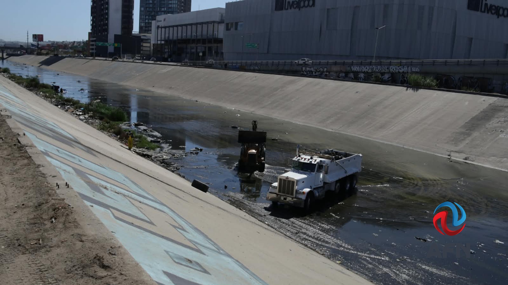 Realizan jornada de limpieza en el Río Tijuana; previenen riesgos por El Niño