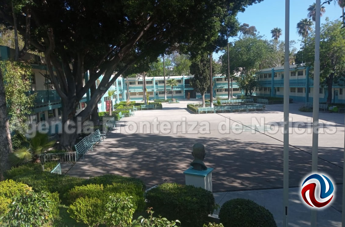 Establecen logística de vacunación en Preparatoria Lázaro Cárdenas 