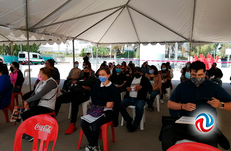 Vacunan a más de 20 mil profesores en un día 