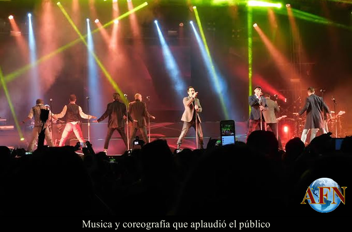 Y el público cantó con Magneto y Mercurio