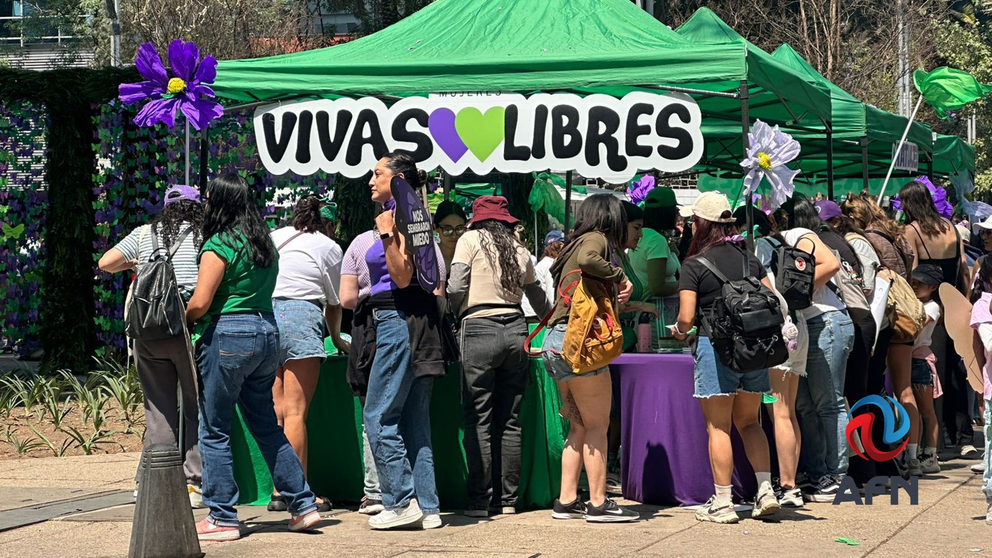 Alrededor de 200 mil mujeres marcharon en la CDMX por el 8M; reportan saldo blanco