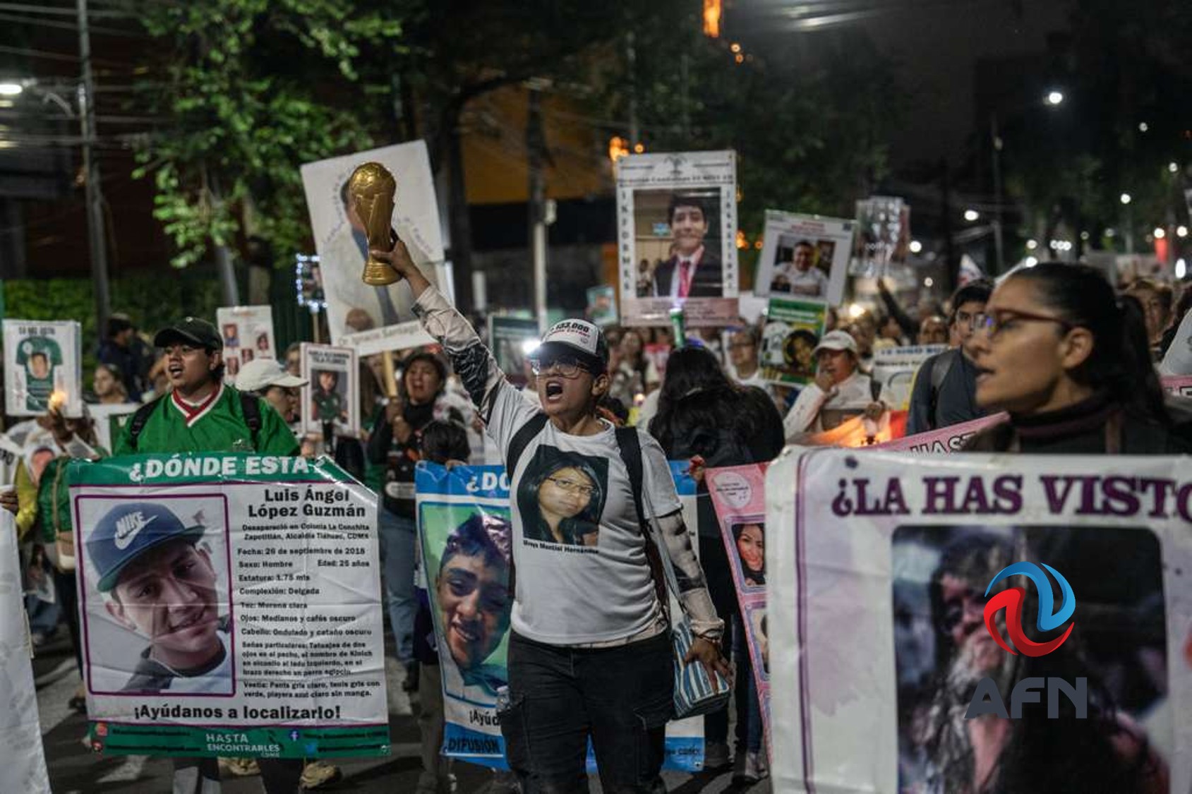 Madres buscadoras marchan en protesta en la CDMX a unas horas del inicio del Mundial