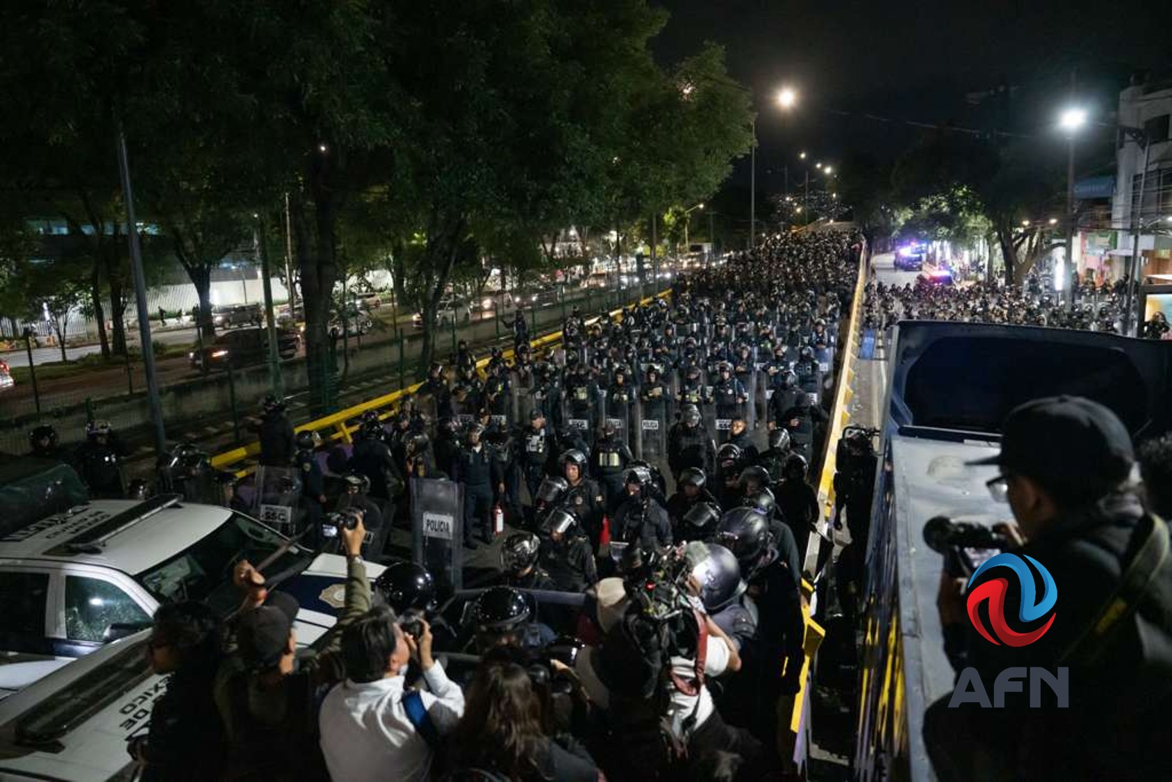 Madres buscadoras marchan en protesta en la CDMX a unas horas del inicio del Mundial
