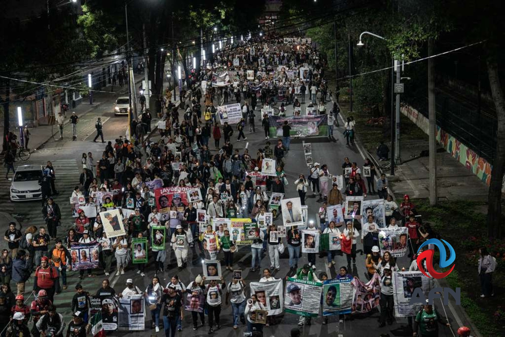 Madres buscadoras marchan en protesta en la CDMX a unas horas del inicio del Mundial