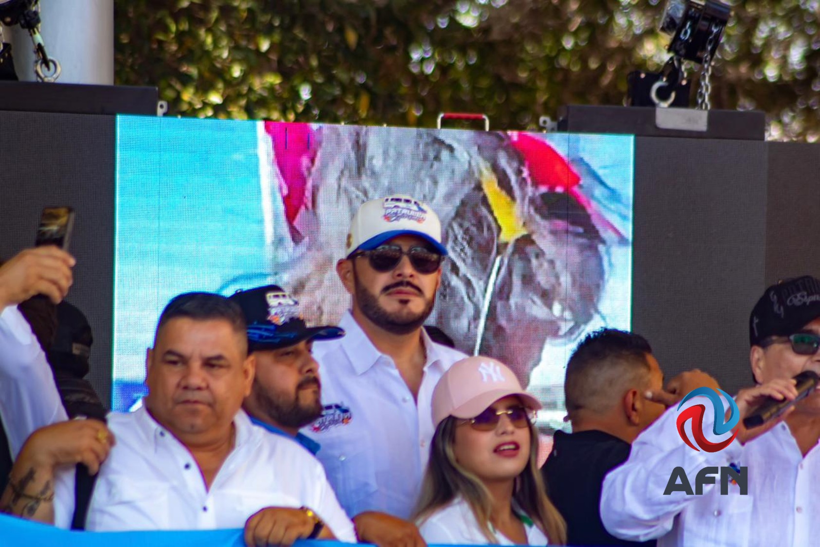 Rechaza El Chiquilín la presencia de políticos pero se reúne con funcionarios