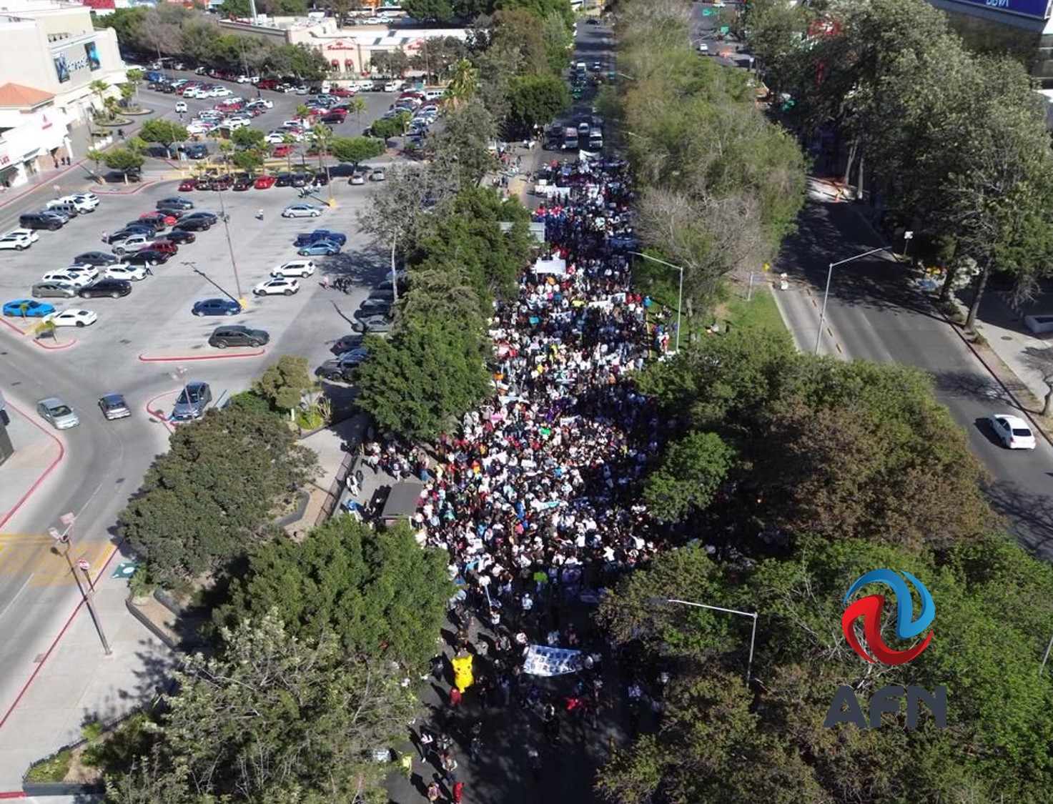 Rechaza El Chiquilín la presencia de políticos pero se reúne con funcionarios