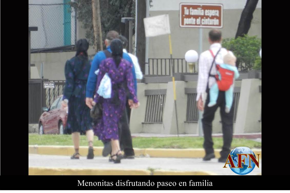Menonitas disfrutando paseo en familia
