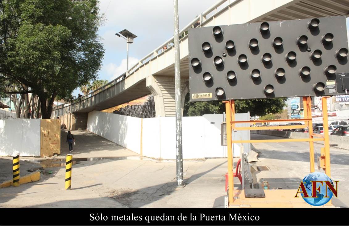 Sólo metales quedan de la Puerta México