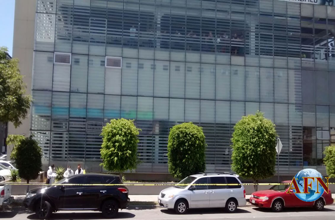 Encuentran cuerpo atado en cajuela