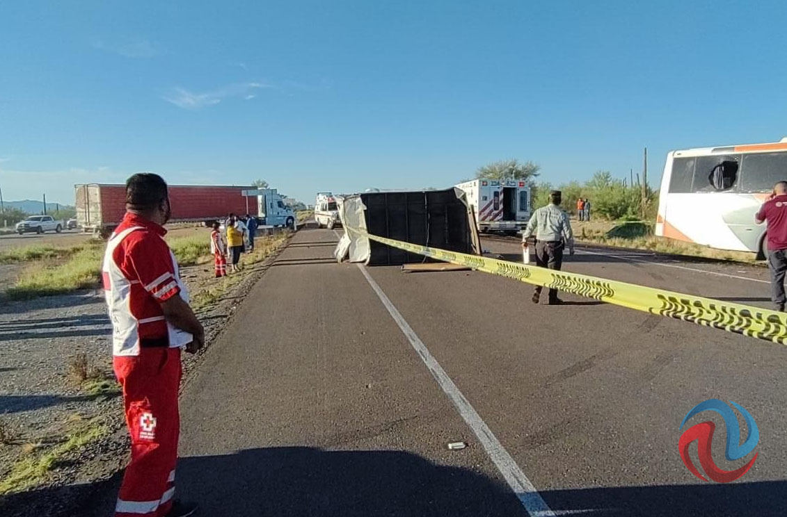 Accidente de transporte de personal deja un muerto y 22 lesionados en Caborca 