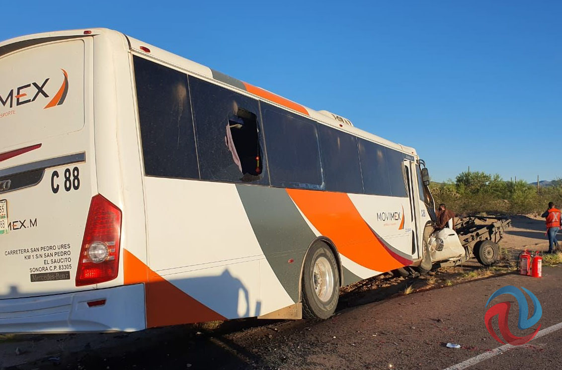 Accidente de transporte de personal deja un muerto y 22 lesionados en Caborca 