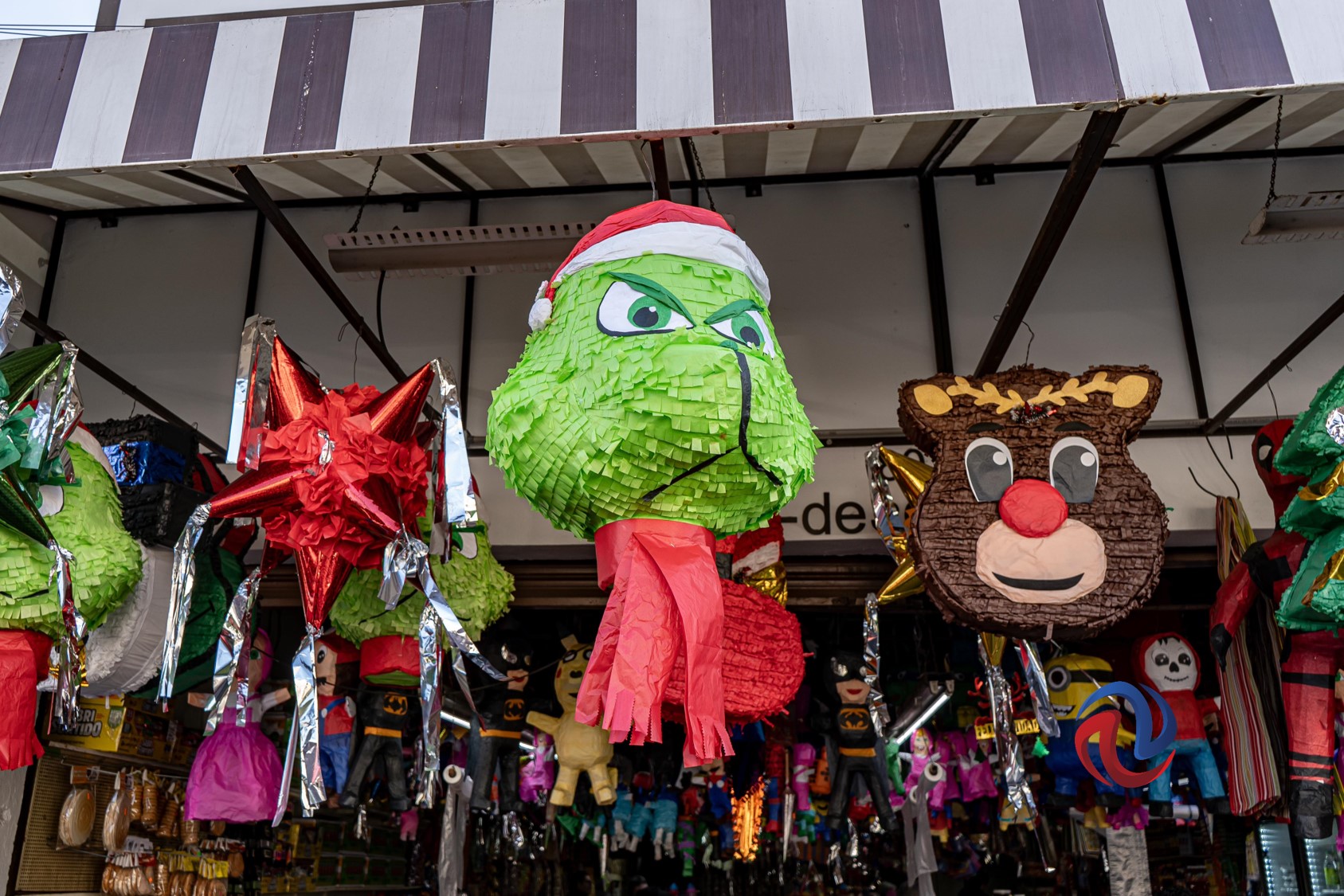 Se adorna de Navidad Tijuana con la venta de productos de temporada