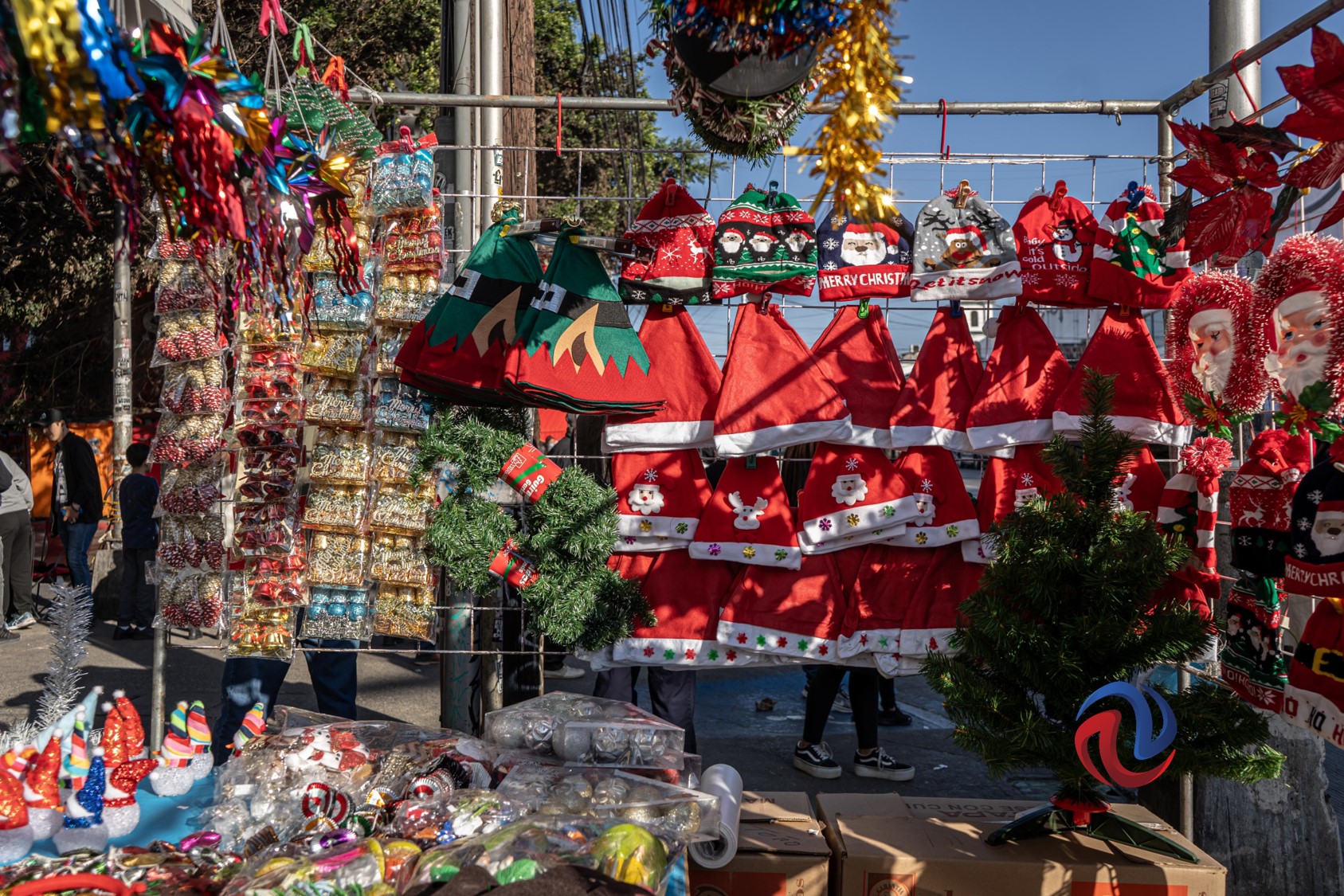 Se adorna de Navidad Tijuana con la venta de productos de temporada