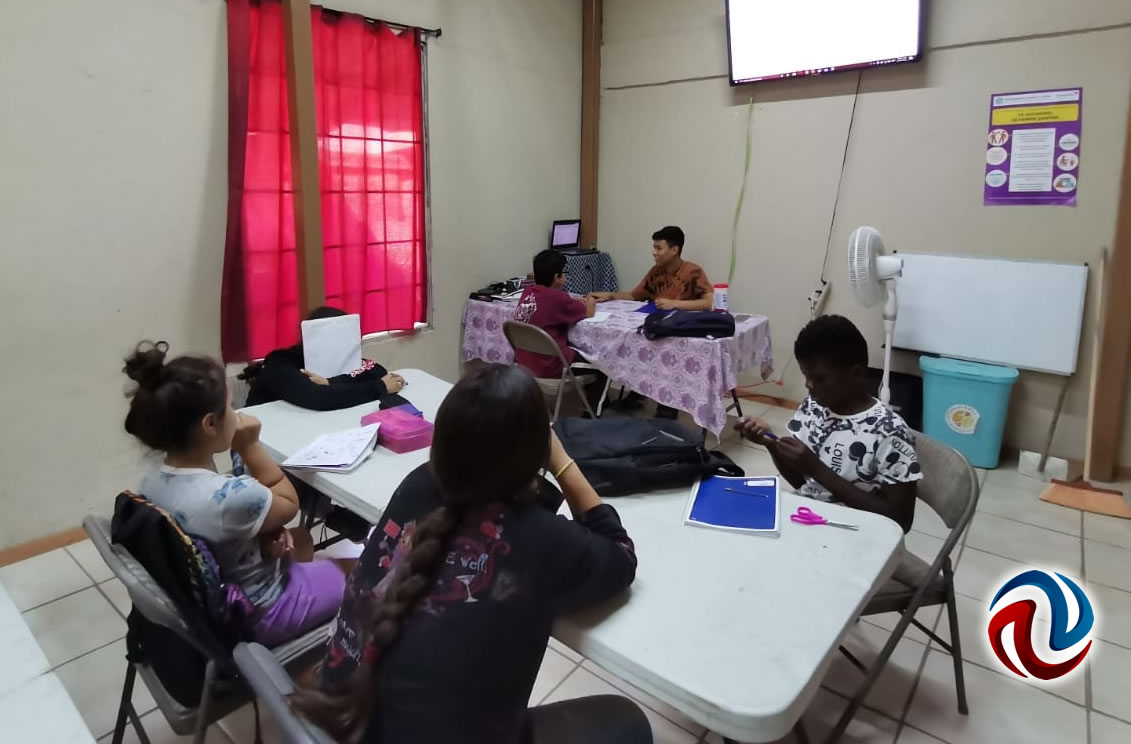 Niños migrantes reciben estudios virtuales