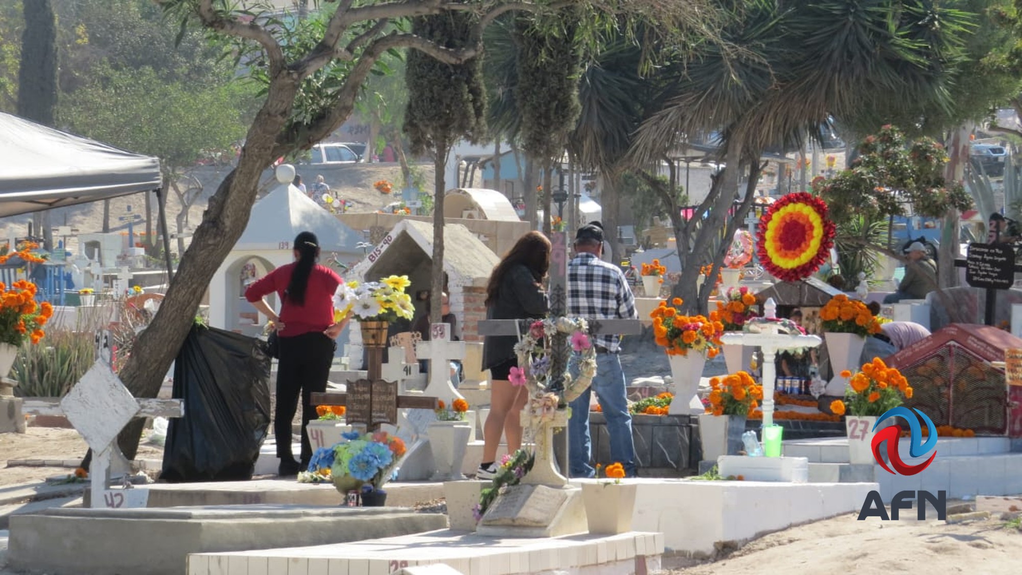 Recuerdan tijuanenses a sus familiares fallecidos