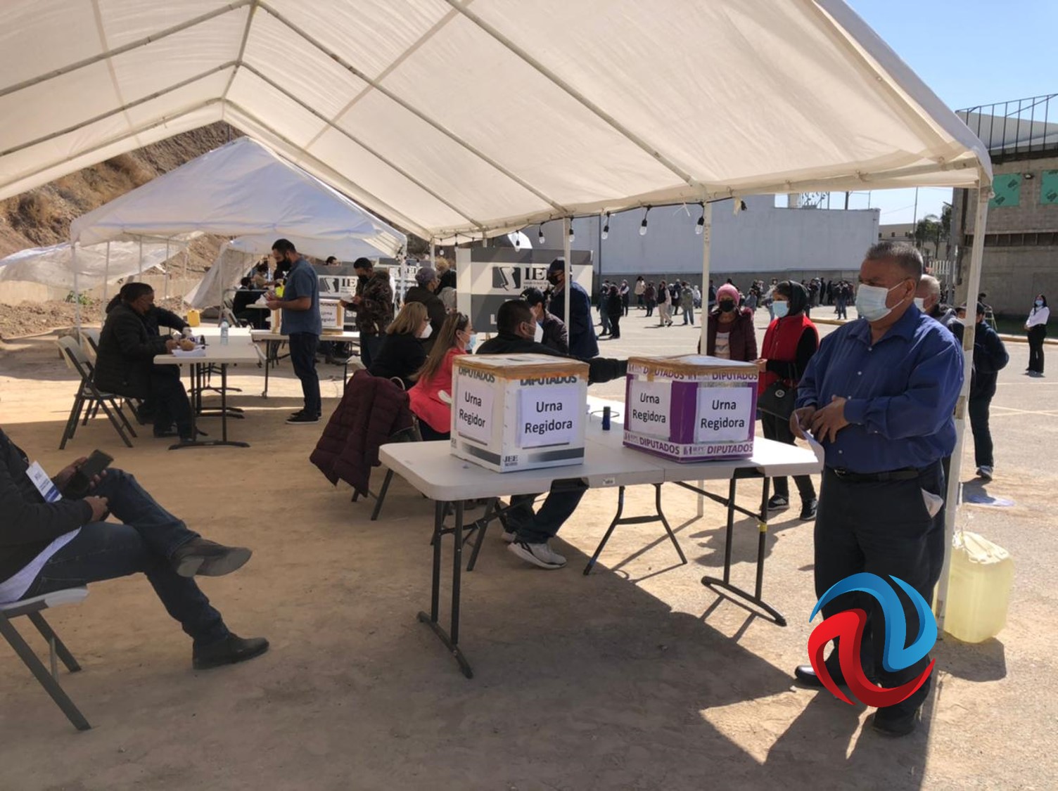Acuden panistas a votar en Tijuana y Tecate