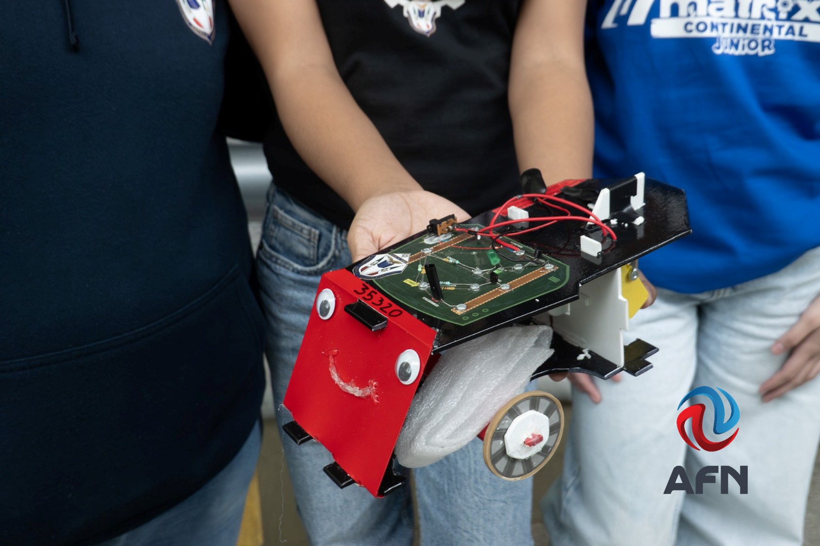 Niños y jóvenes participaron en la Final Junior ROBO MATRIX