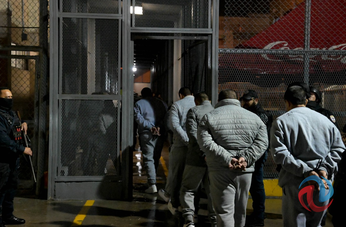 Trasladan a más de mil internos del penal de La Mesa, a El Hongo