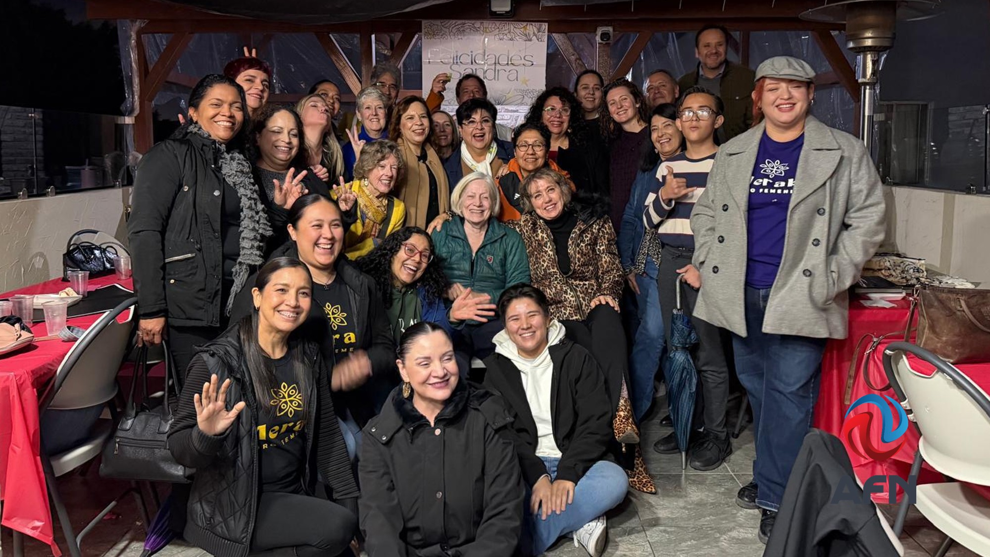 Periodistas fronterizos reconocen la trayectoria de Sandra Dibble 