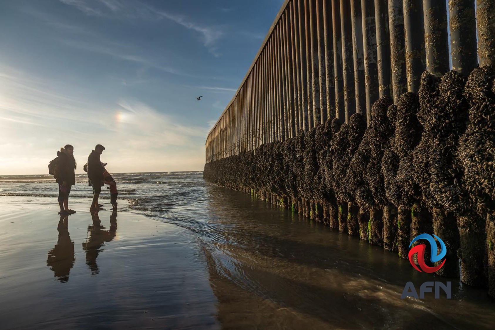 Sorprende a visitantes de Playas de Tijuana fenómeno de marea baja