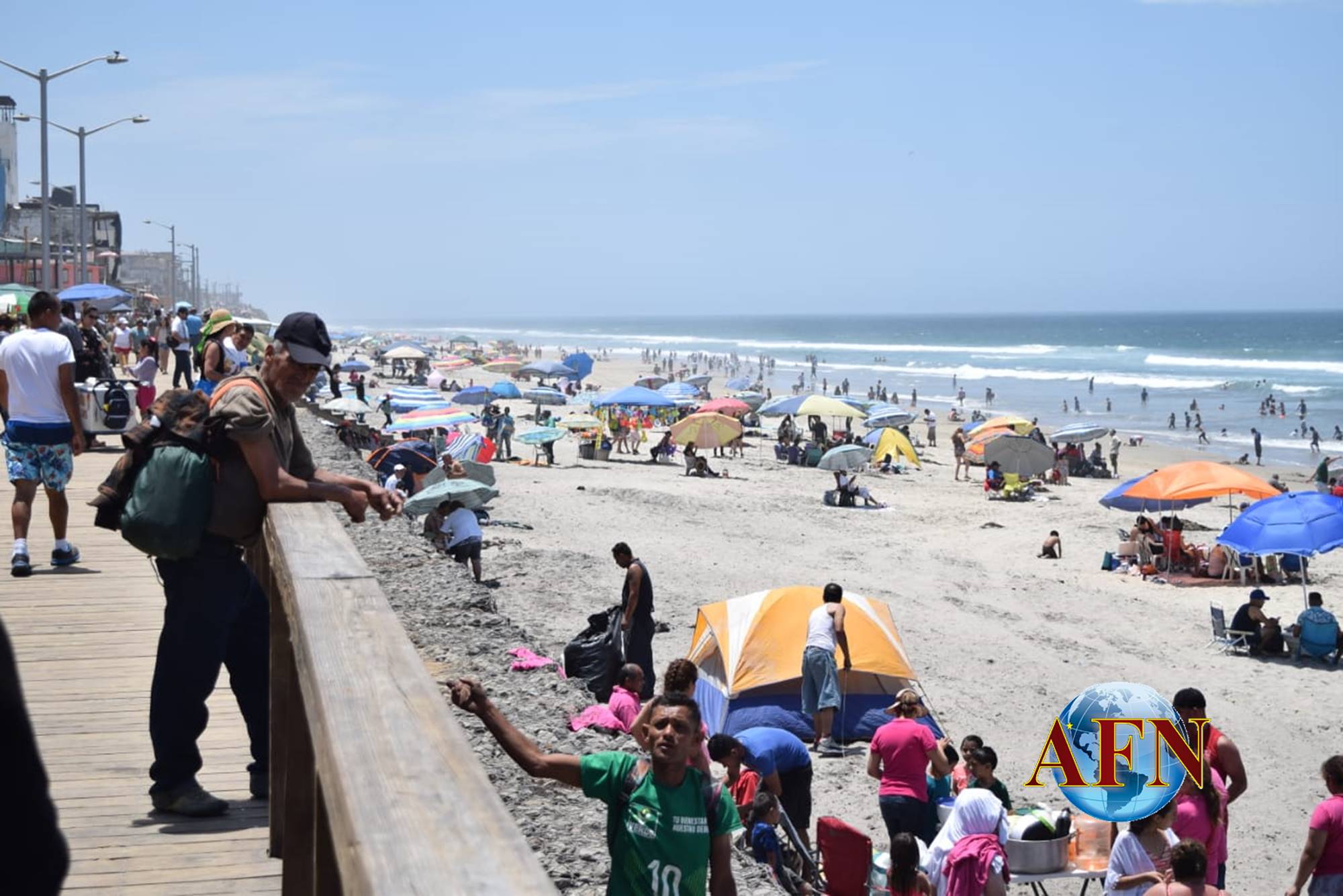 Tijuanenses disfrutan de caluroso domingo 