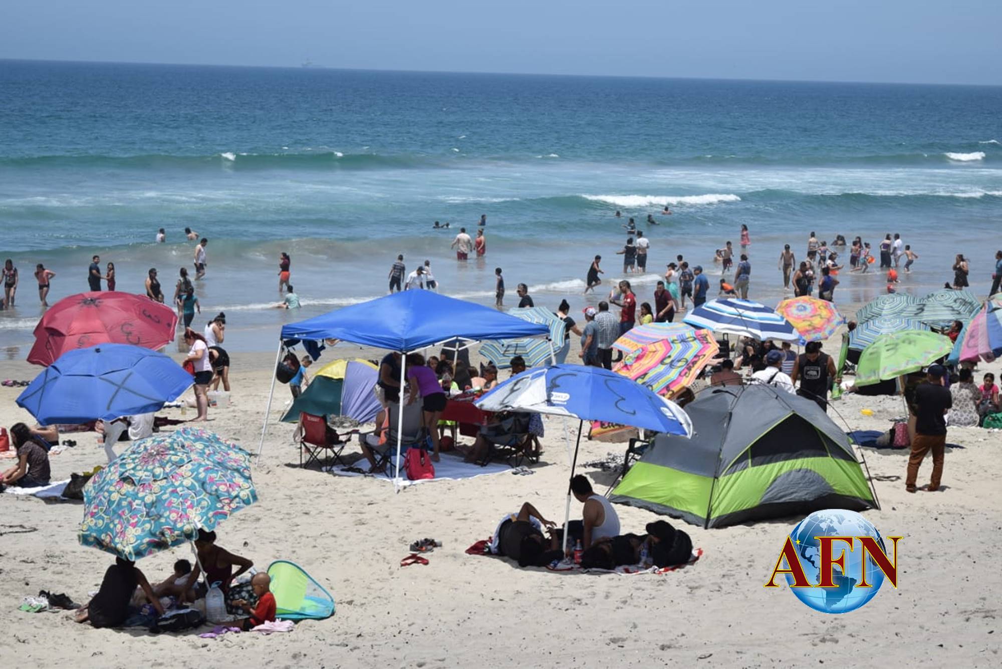 Tijuanenses disfrutan de caluroso domingo 