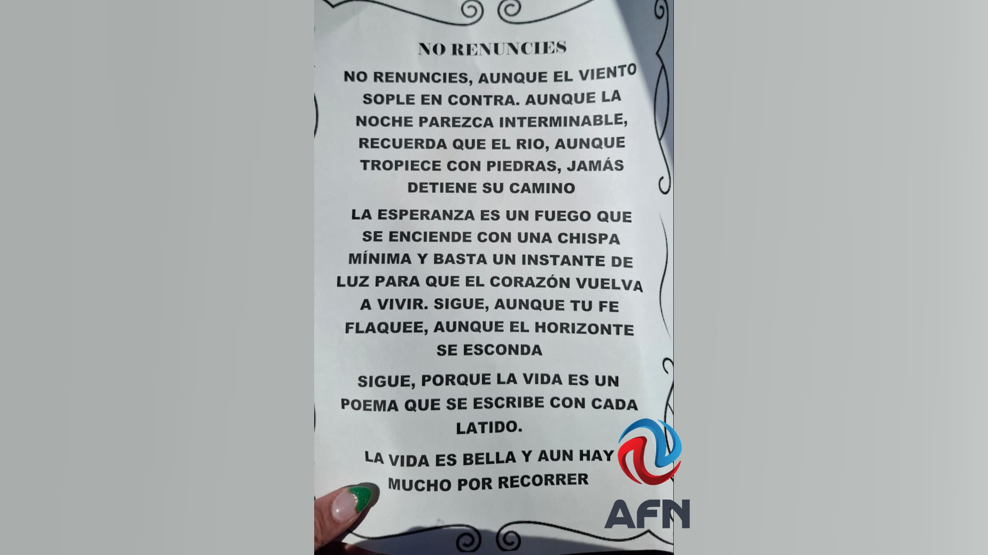 Ofrece poemas y reflexiones en medio del tráfico tijuanense 