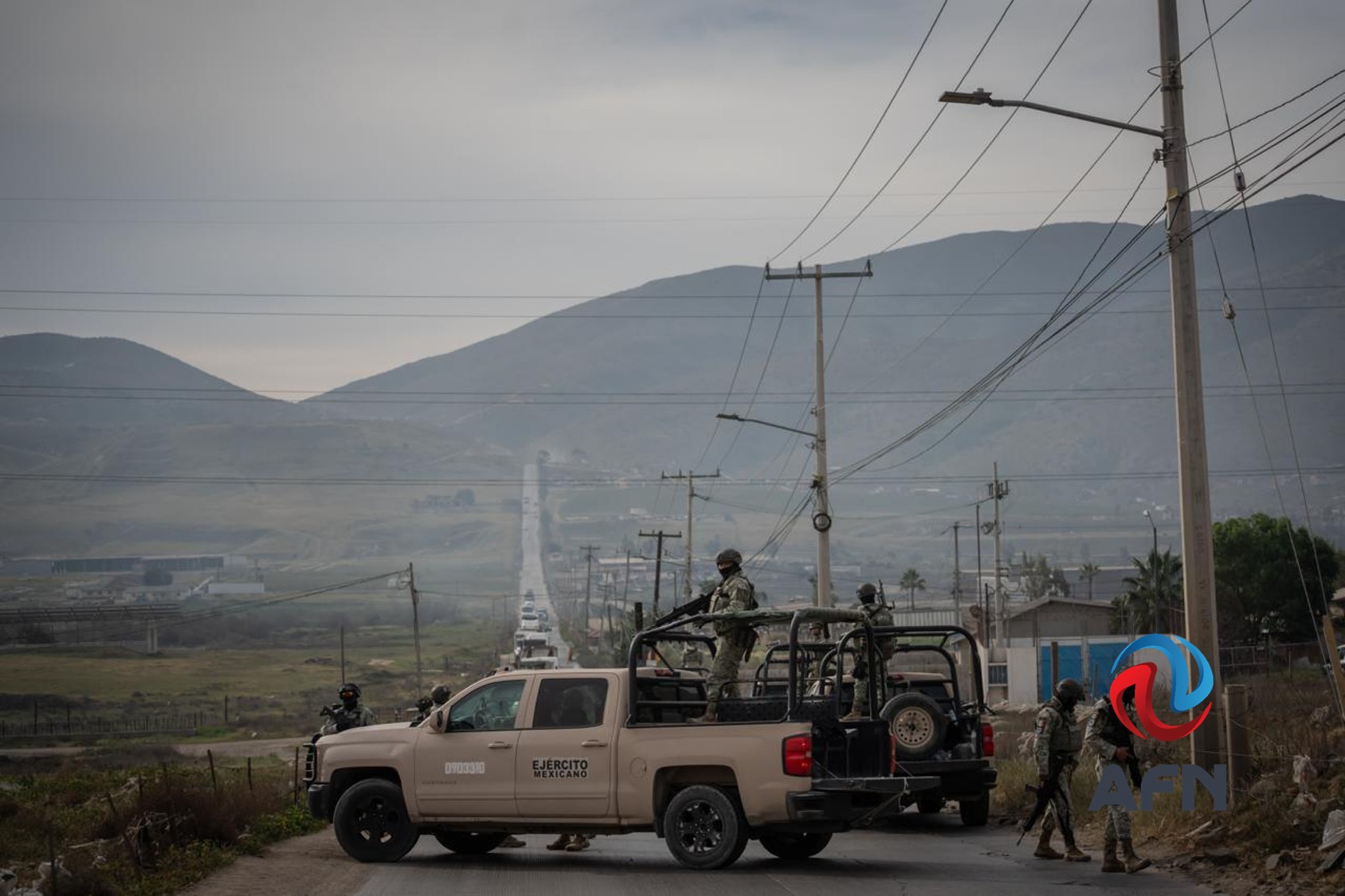 Hallan tres cadáveres dentro de un vehículo en Valle de las Palmas