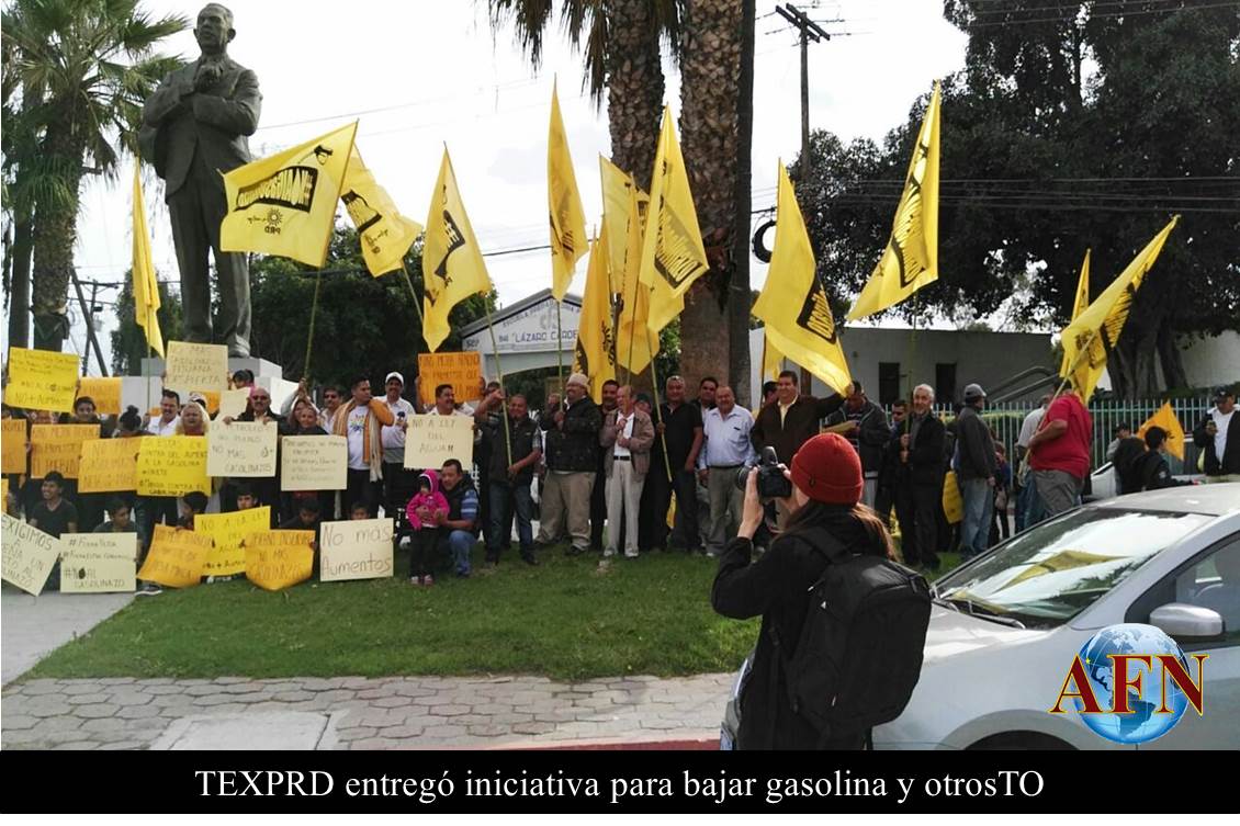 PRD entregó iniciativa para bajar gasolina 