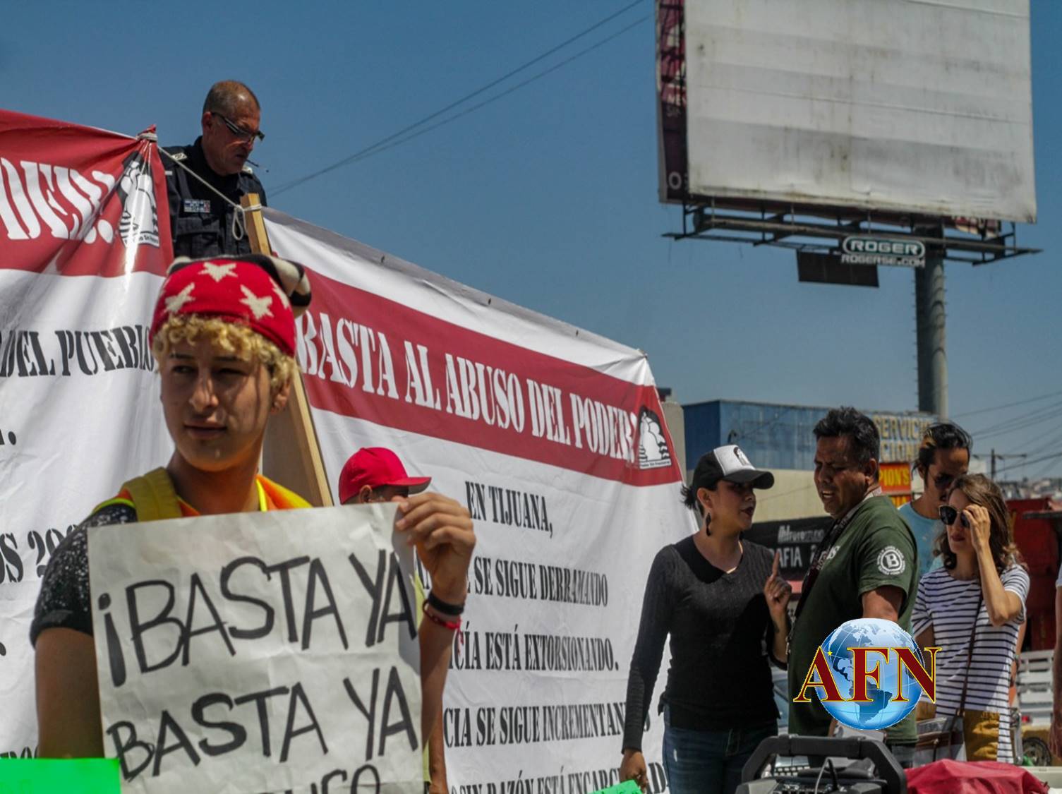 Protestan migrantes frente a la SSPM