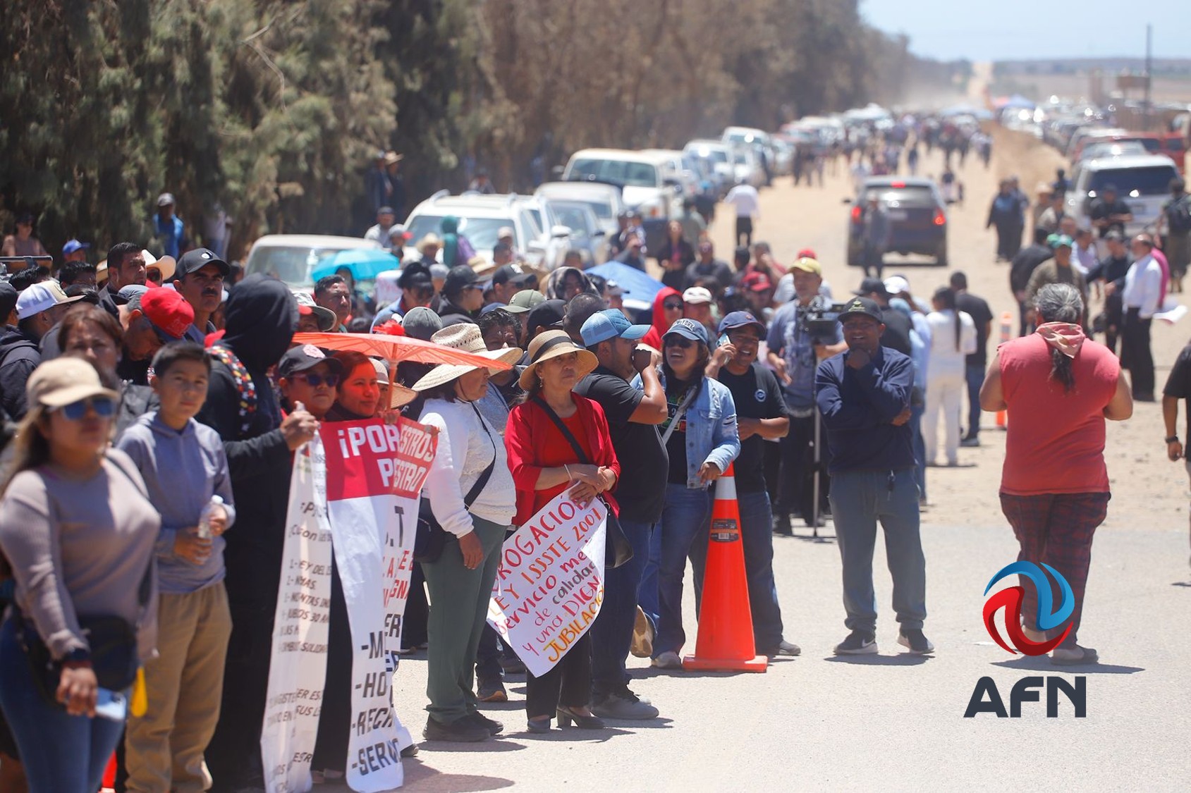 Entre reclamos y protestas, recibe San Quintín a Claudia Sheinbaum