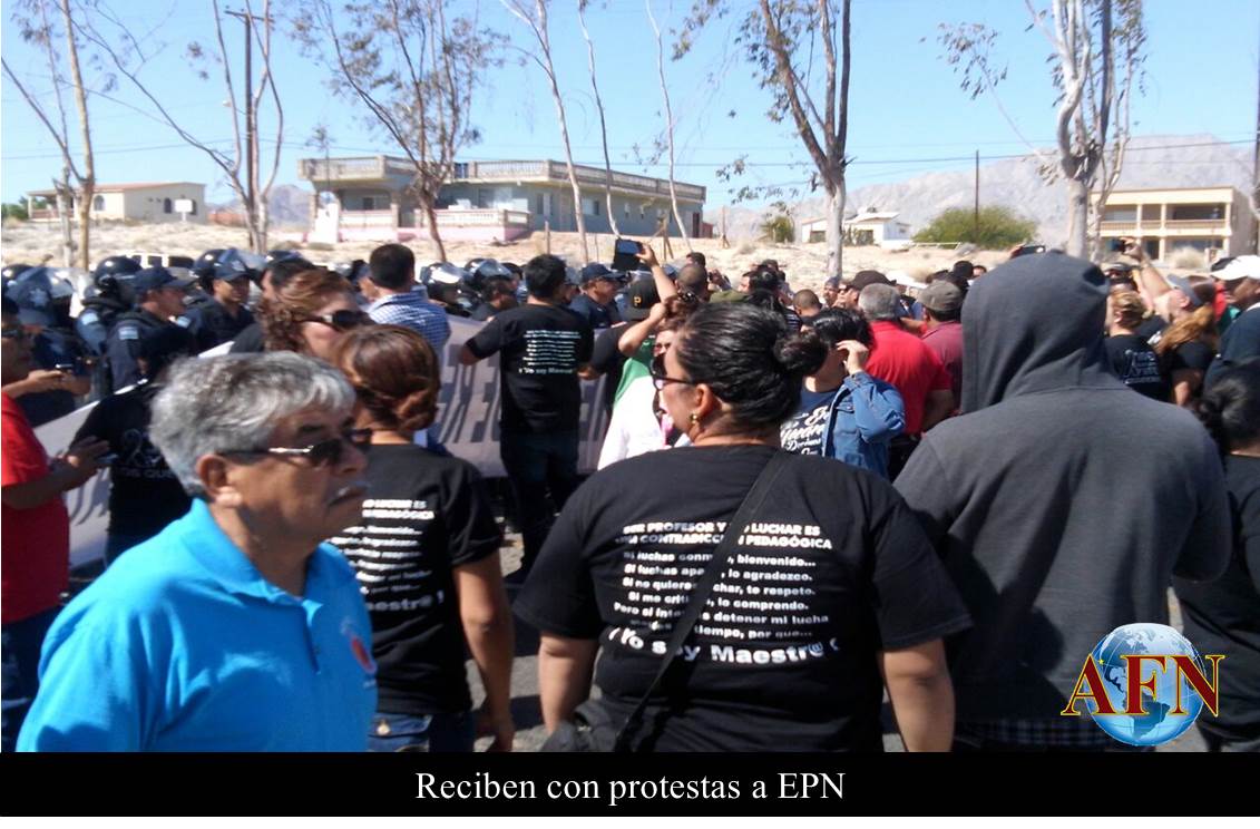 Reciben con protestas a EPN