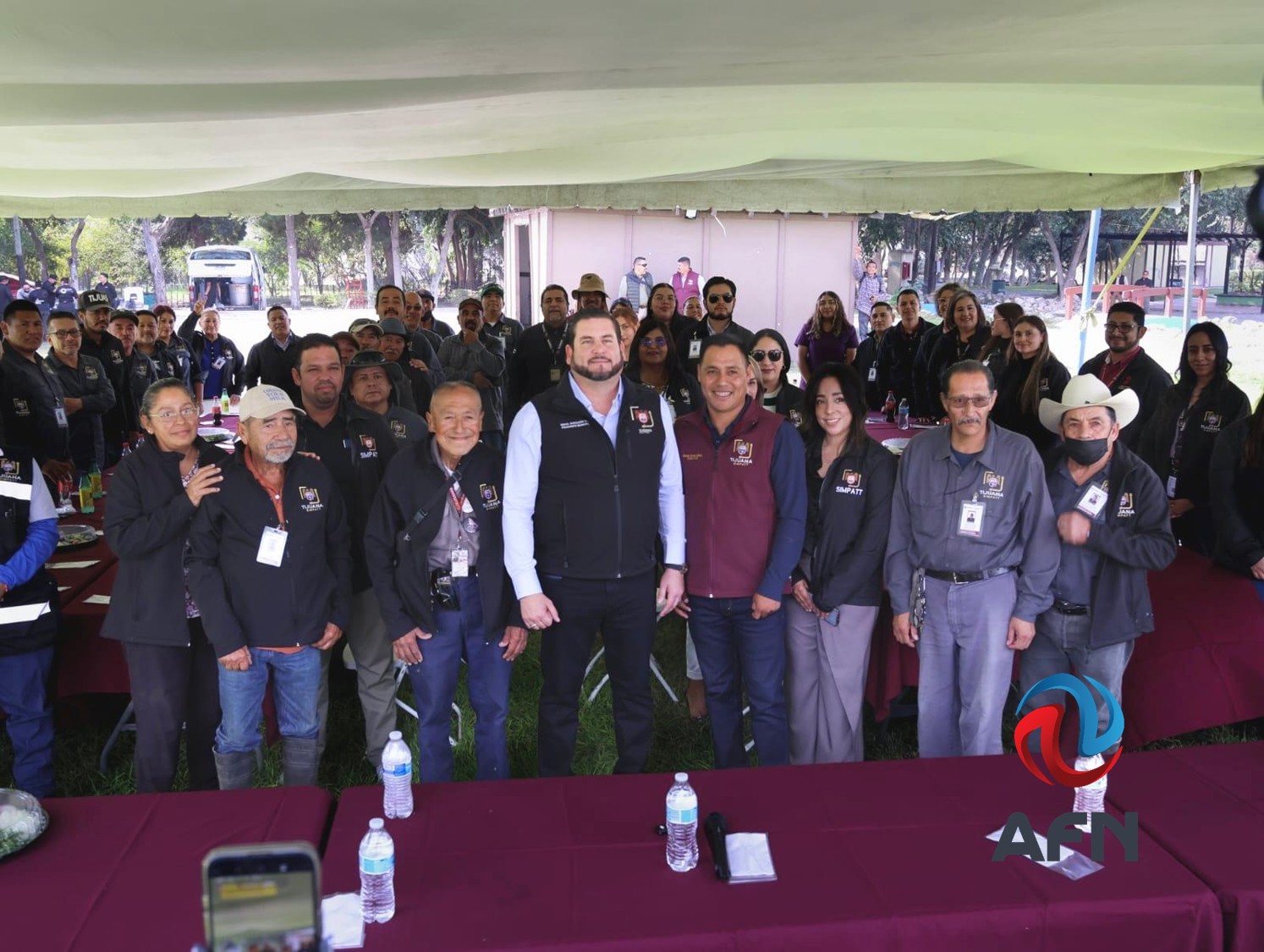 Recorrió Burgueño el Parque Morelos y reconoció la trayectoria del personal