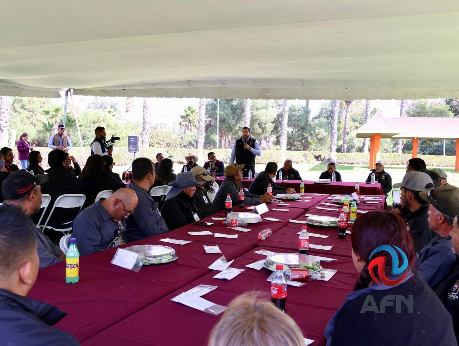 Recorrió Burgueño el Parque Morelos y reconoció la trayectoria del personal