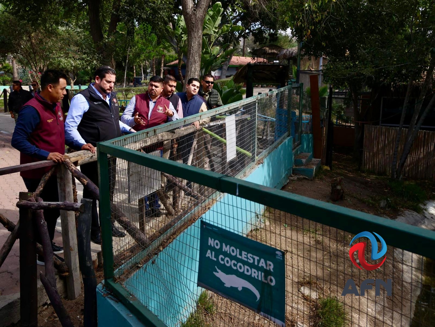 Recorrió Burgueño el Parque Morelos y reconoció la trayectoria del personal