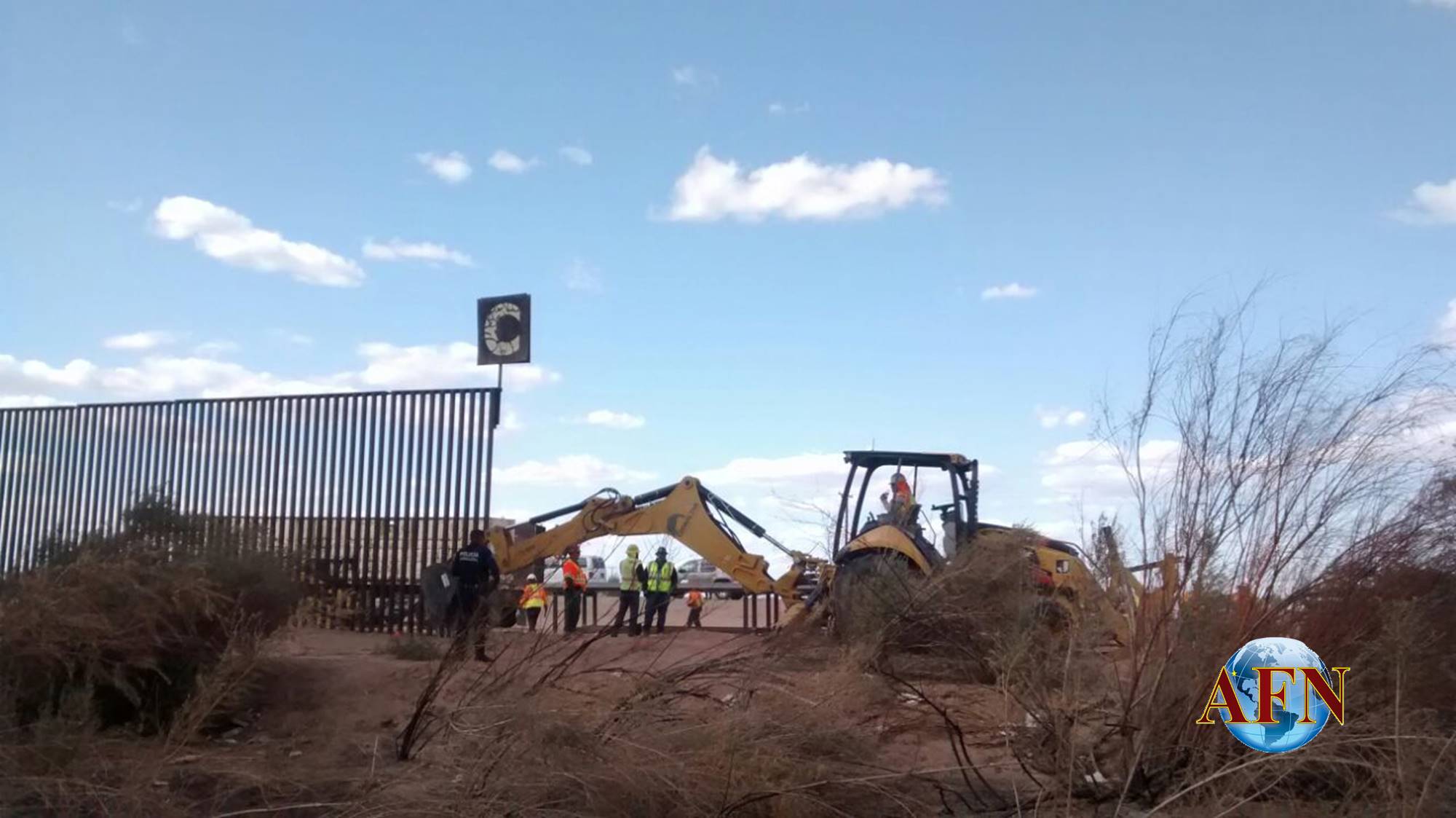 Reemplazan muro fronterizo en Caléxico