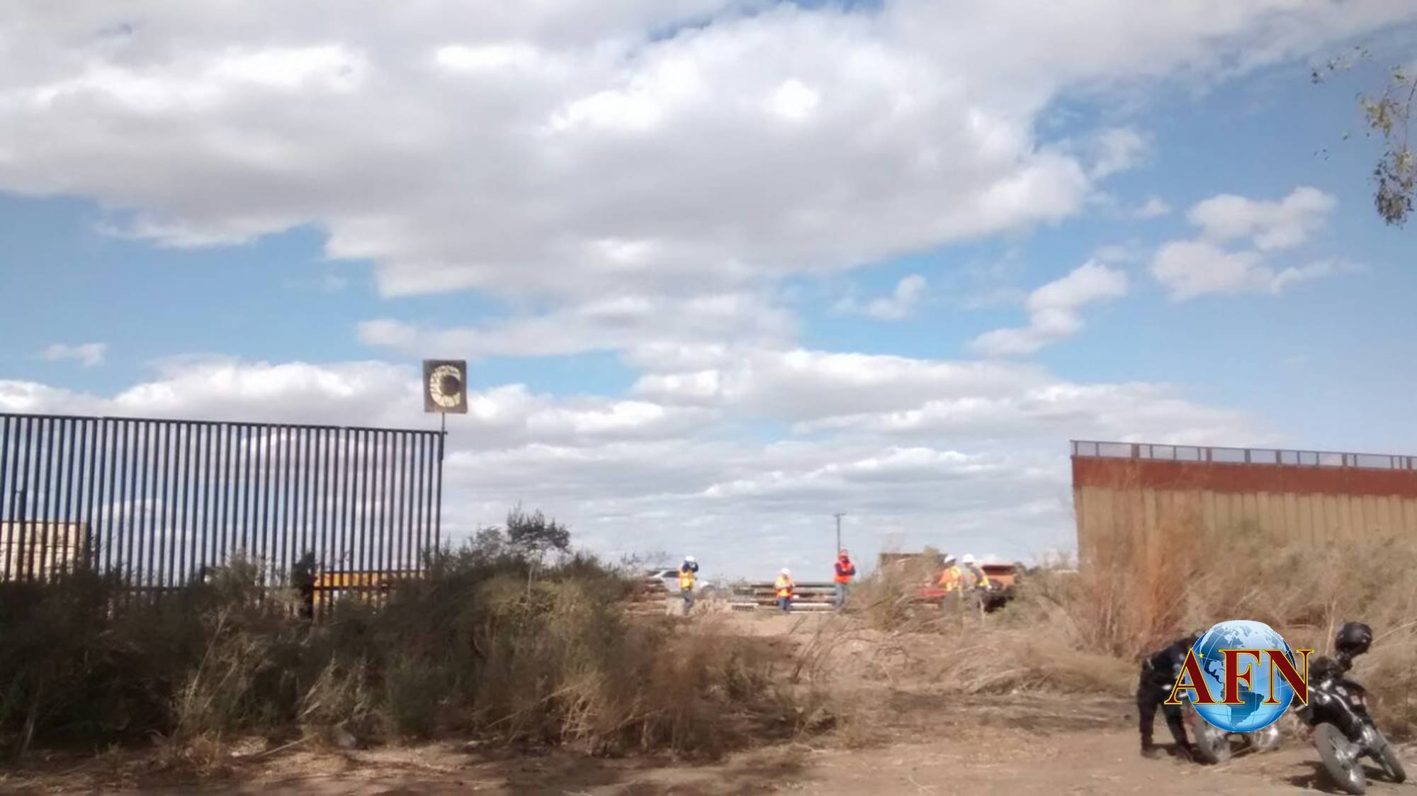 Reemplazan muro fronterizo en Caléxico