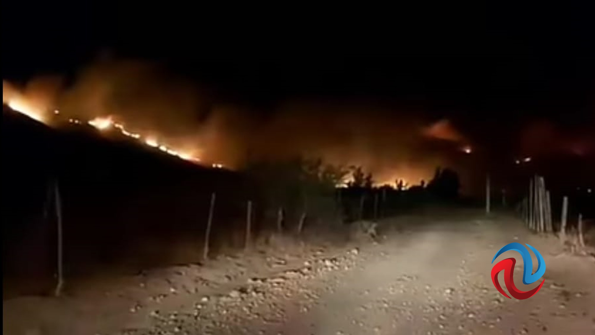 Se extiende el fuego en Valle de las Palmas 