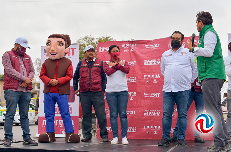 Se compromete Montserrat a regularizar predios en la 3 de Octubre