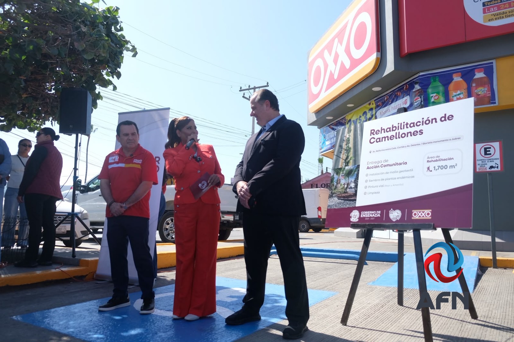 Rehabilitaron camellones de la avenida Reforma en Ensenada 
