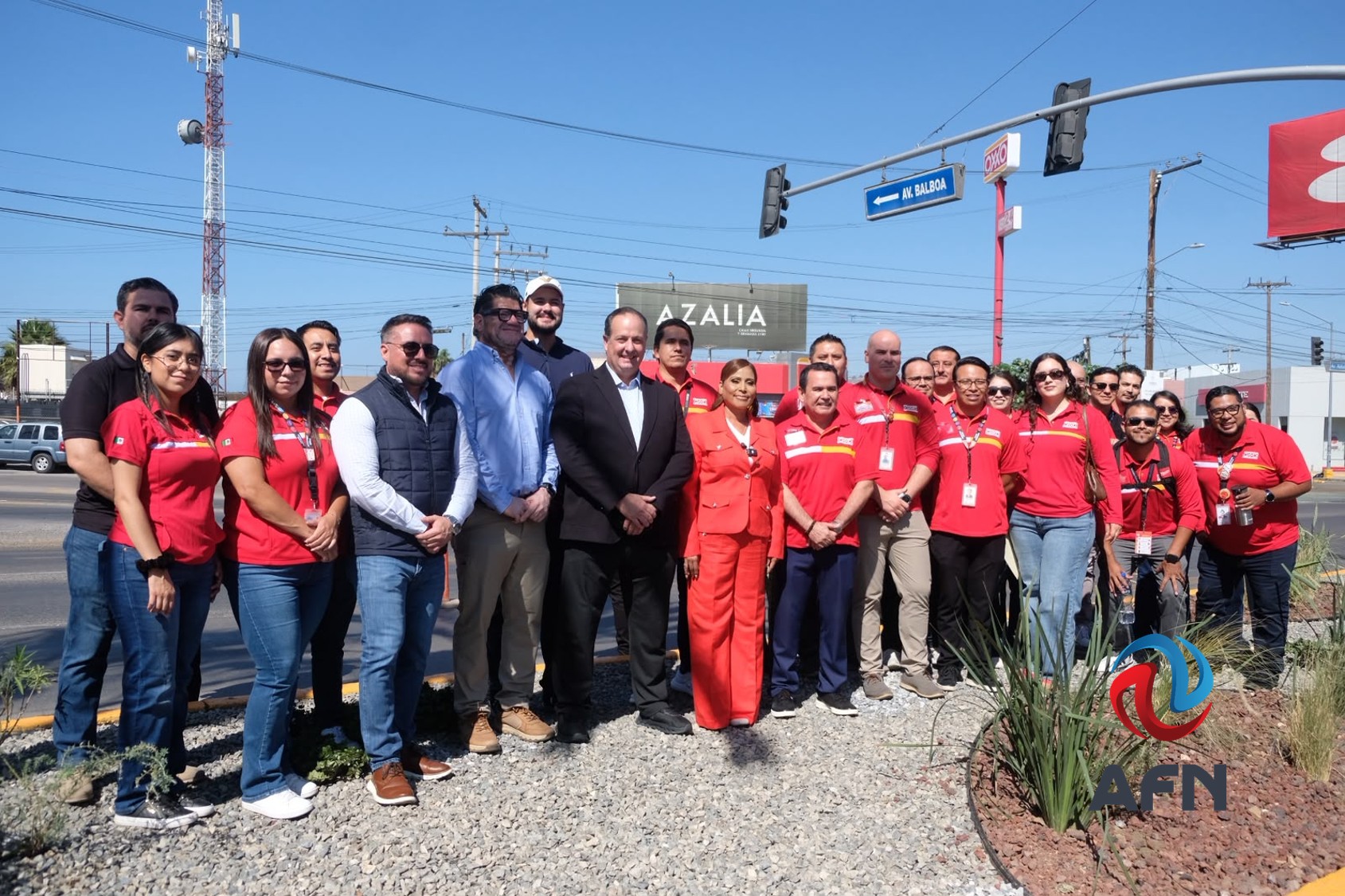 Rehabilitaron camellones de la avenida Reforma en Ensenada 