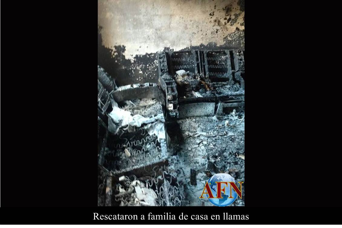 Rescataron a familia de casa en llamas