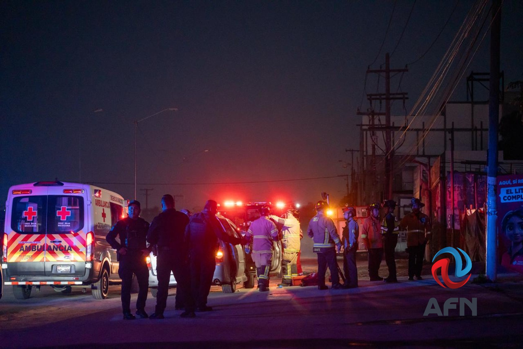 Rescata bomberos a trabajador atrapado en plataforma elevada