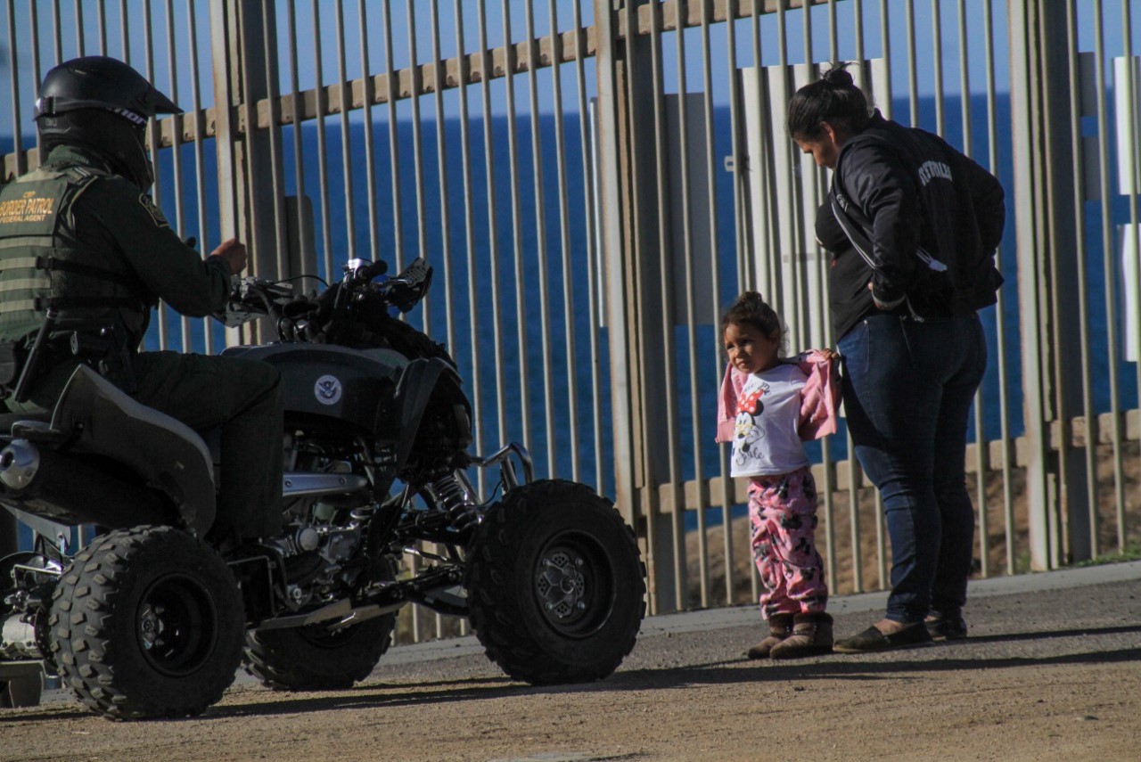 Se dispersan migrantes en Tijuana