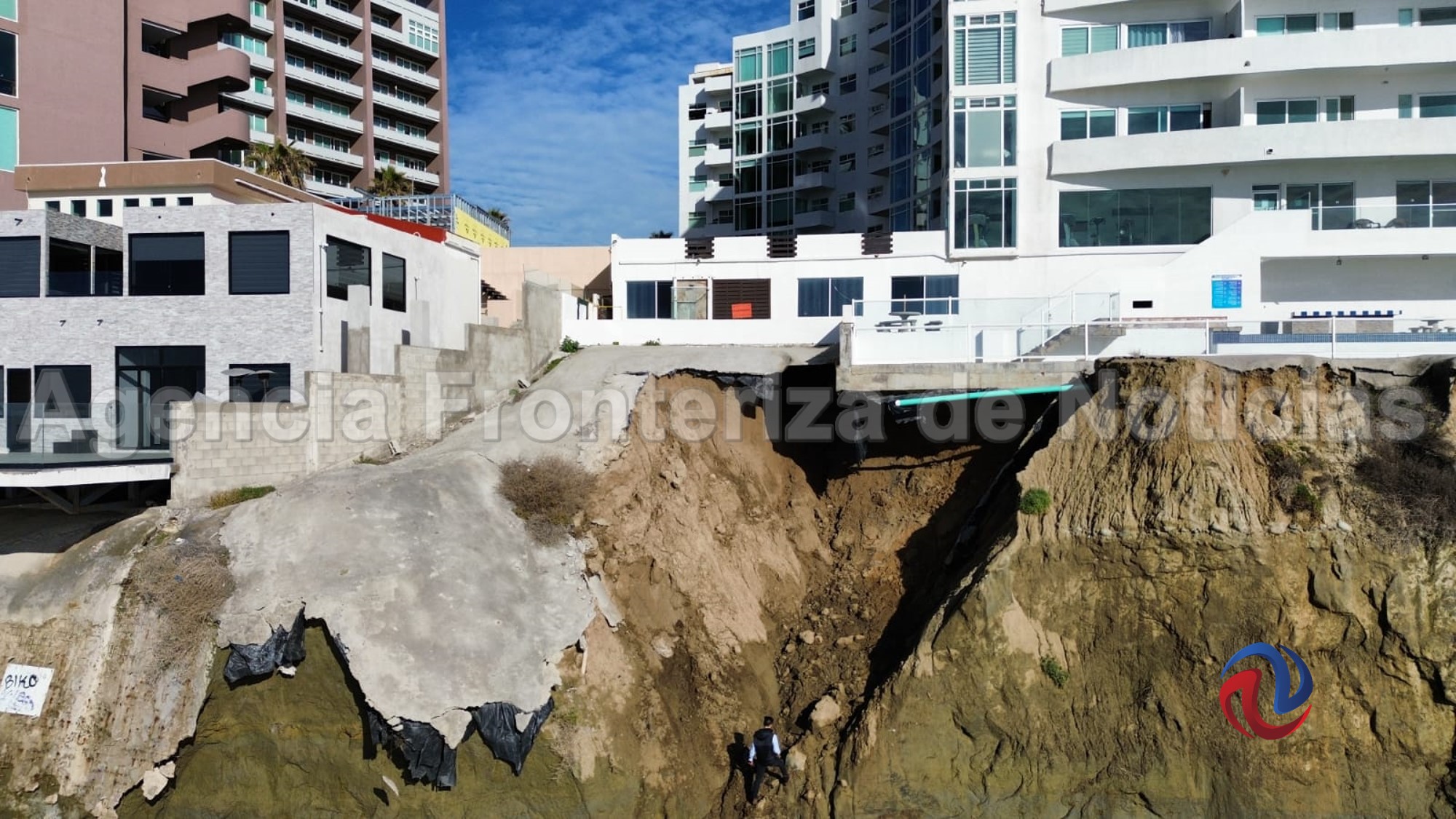 Edificio en Playas en riesgo de colapsar; no hay presencia de autoridades